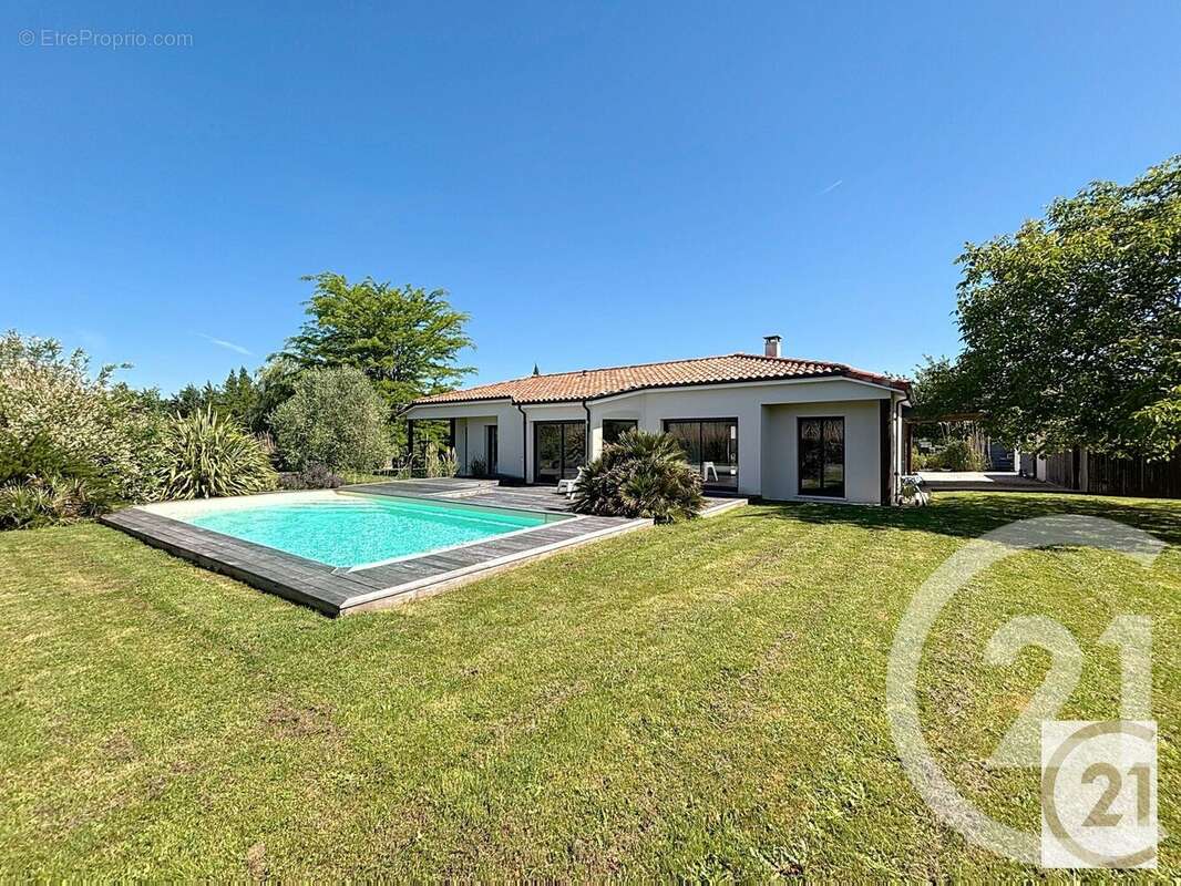 Maison à AYGUESVIVES