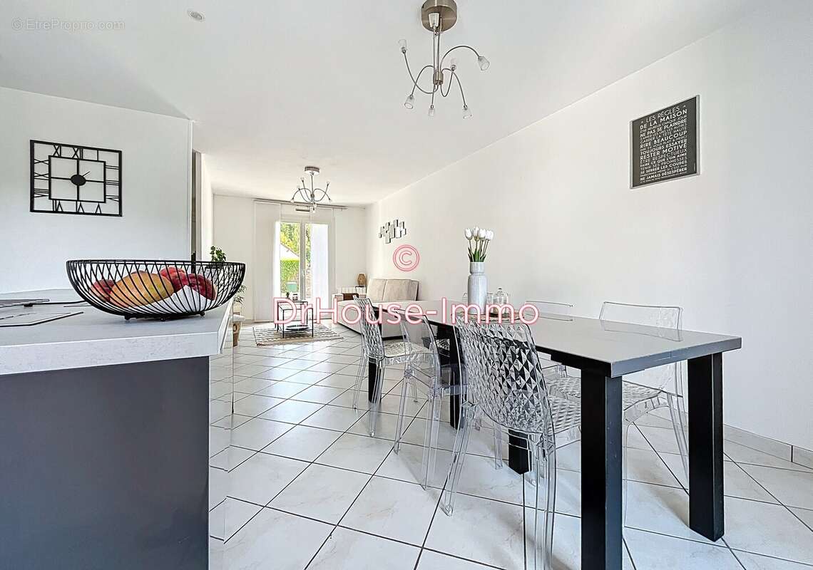 Maison à VERS-SUR-SELLES