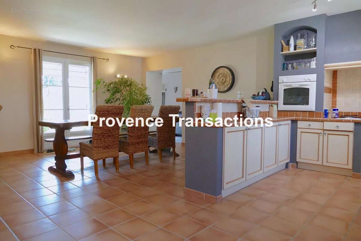 Très belle maison avec grandes dépendances - photo 11