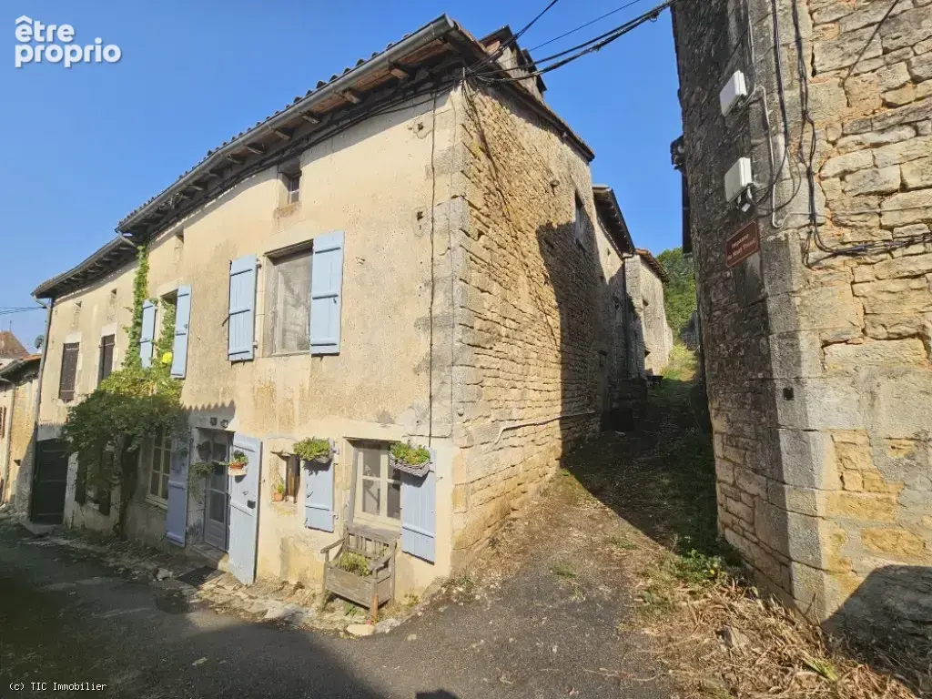 Belle maison en pierre au cœur du village pittoresque de Nanteuil-en-Vallée - photo 1