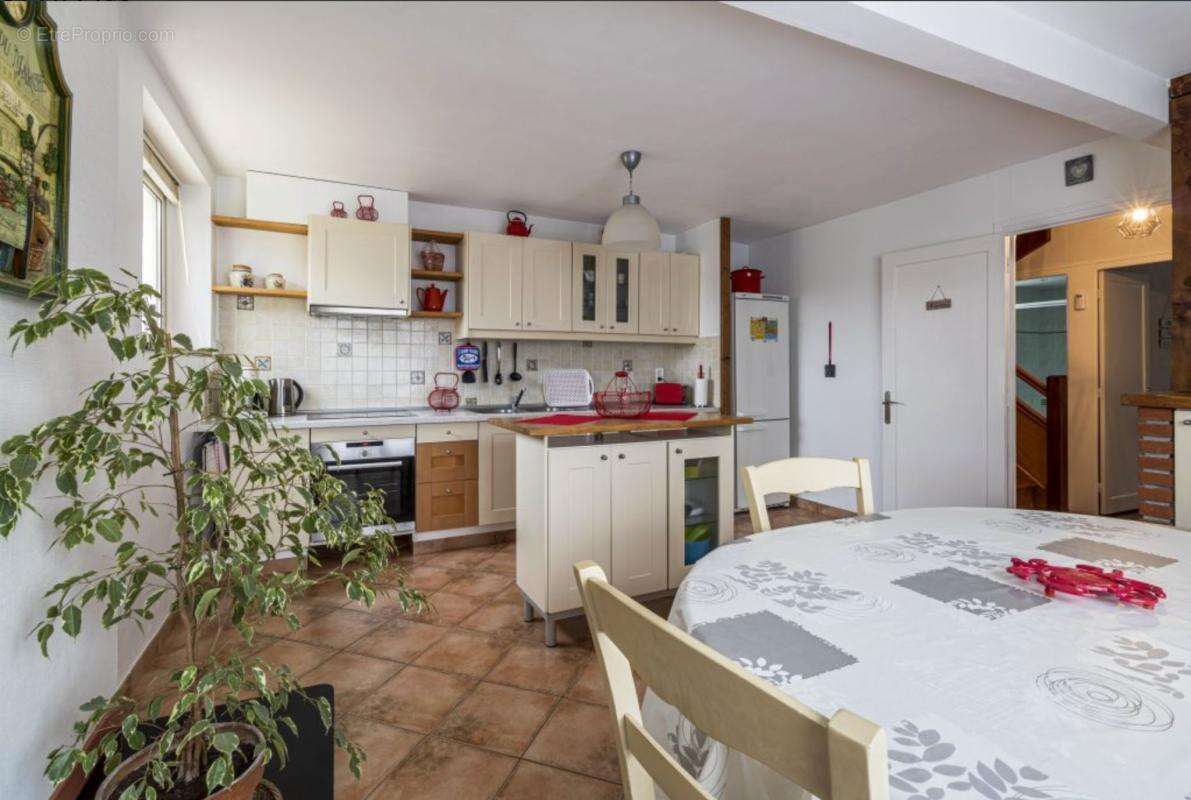 LANVEOC-  Ensemble immobilier  composé de trois maisons au cœur d’un hameau de campagne - photo 4