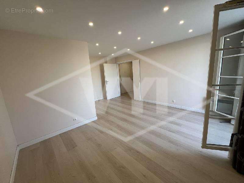 Appartement à COMBS-LA-VILLE