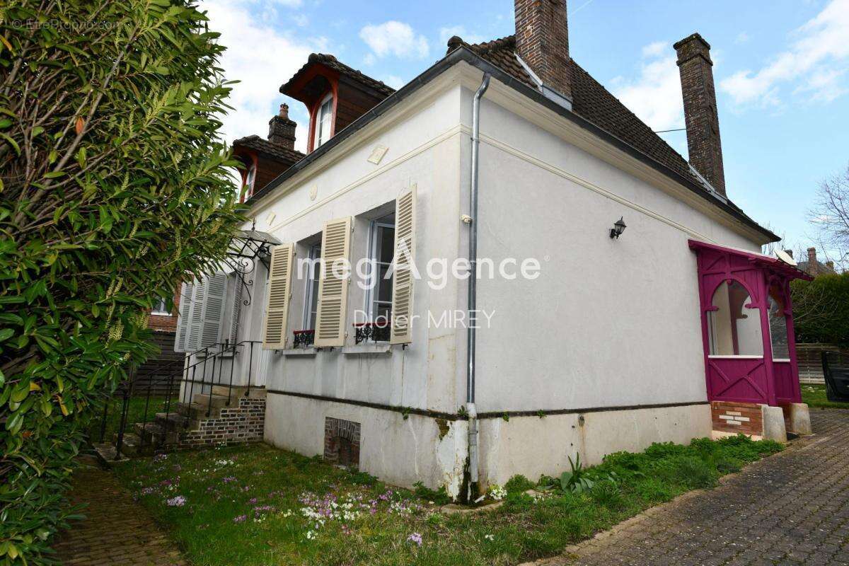 Maison à AIX-EN-OTHE