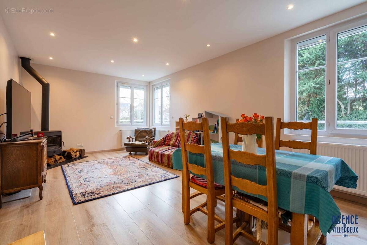 Appartement à LES CLAYES-SOUS-BOIS