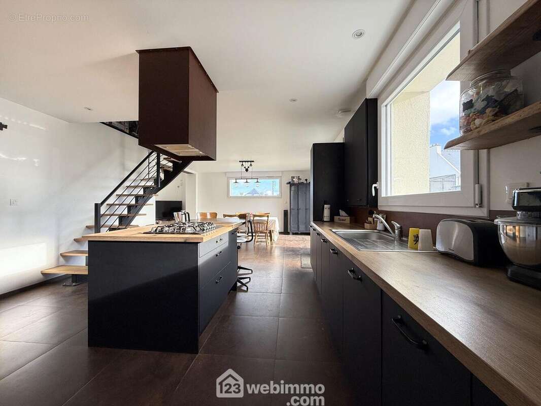 Maison à TREDREZ-LOCQUEMEAU