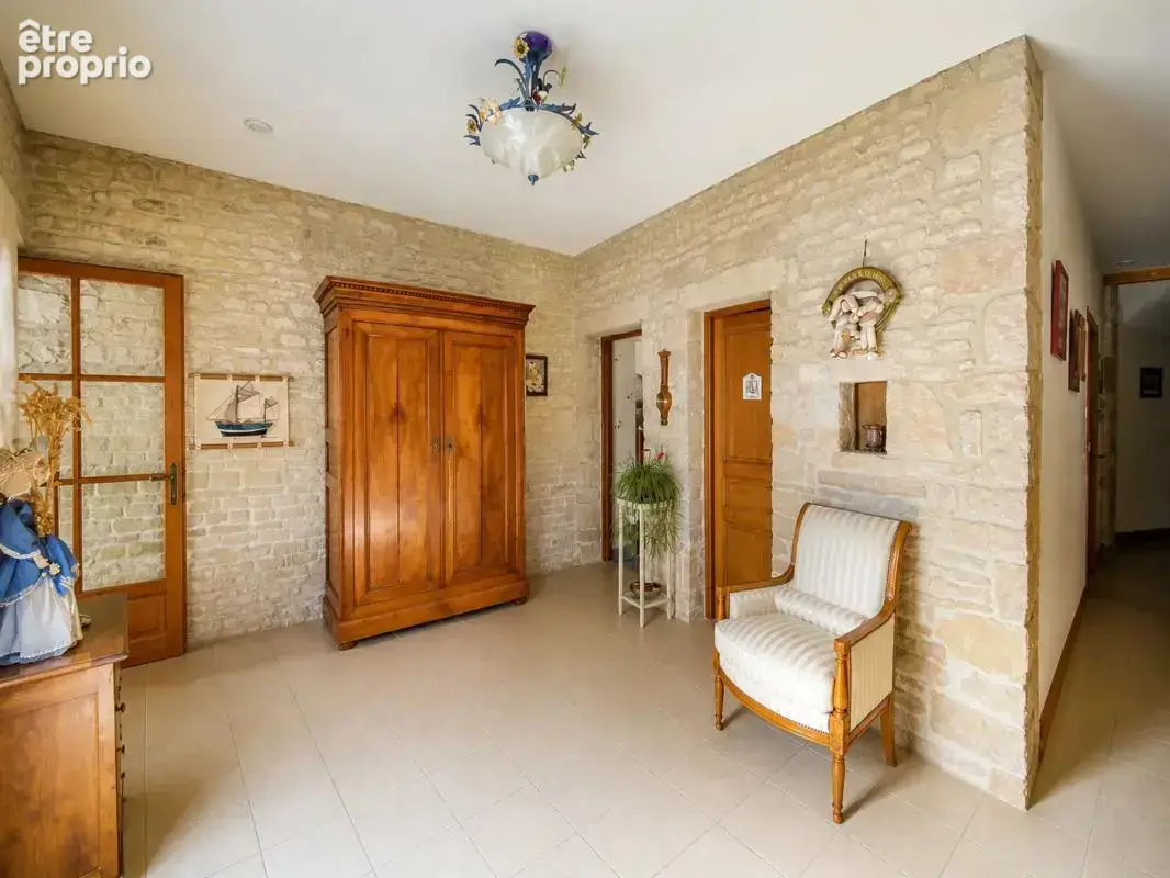 Maison de 7 pièces, 5 chambres, 234 m2 à Villefagnan - photo 3