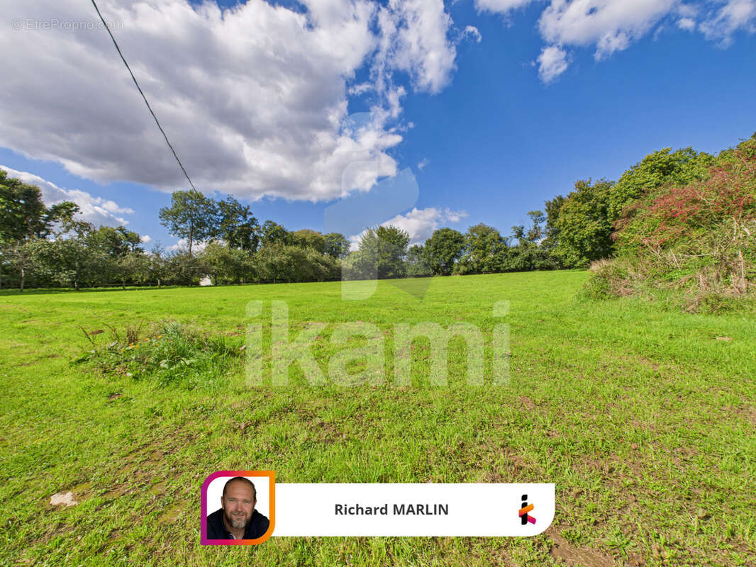 Maison à CHATEAUNEUF-DU-FAOU