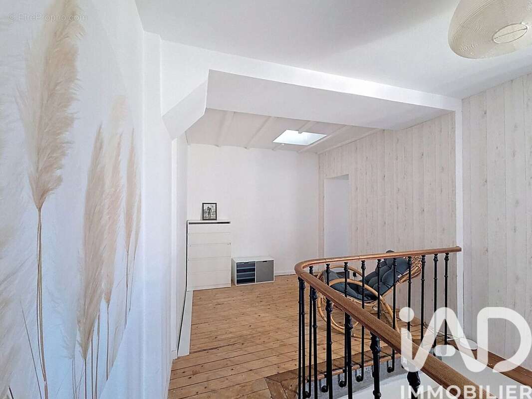 Maison 126 m² à Crecy-La-Chapelle  - photo 9