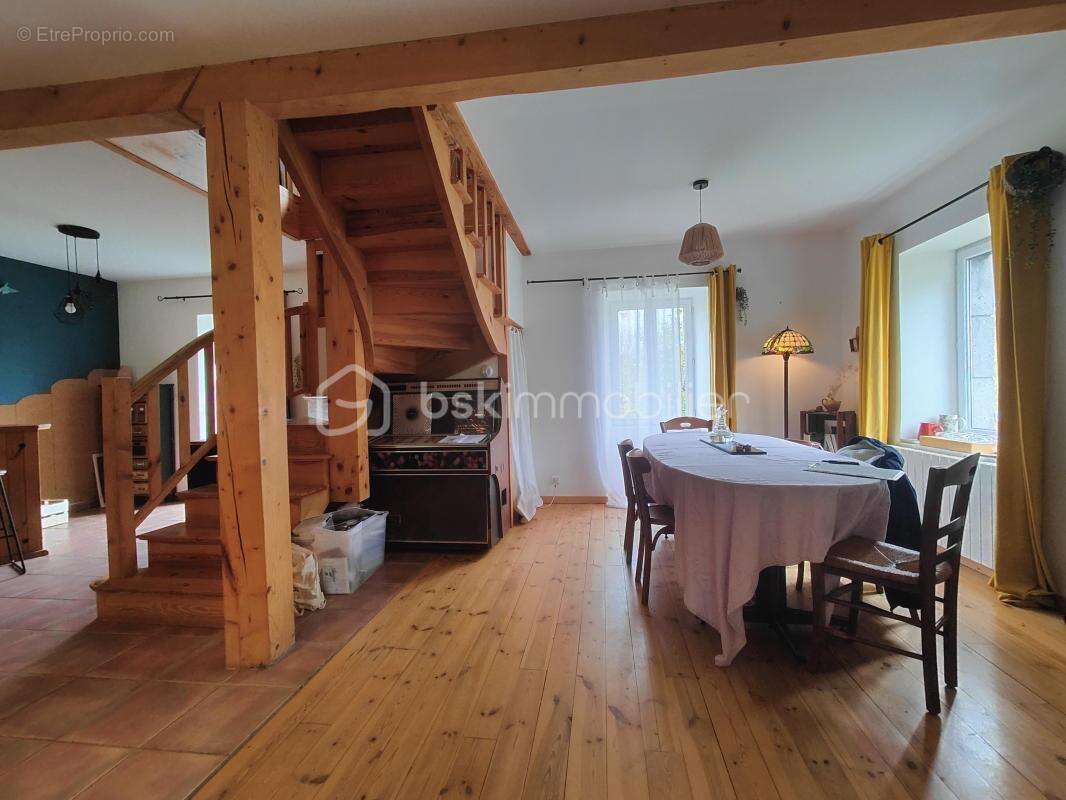 Maison à SAINT-PIERRE-ROCHE