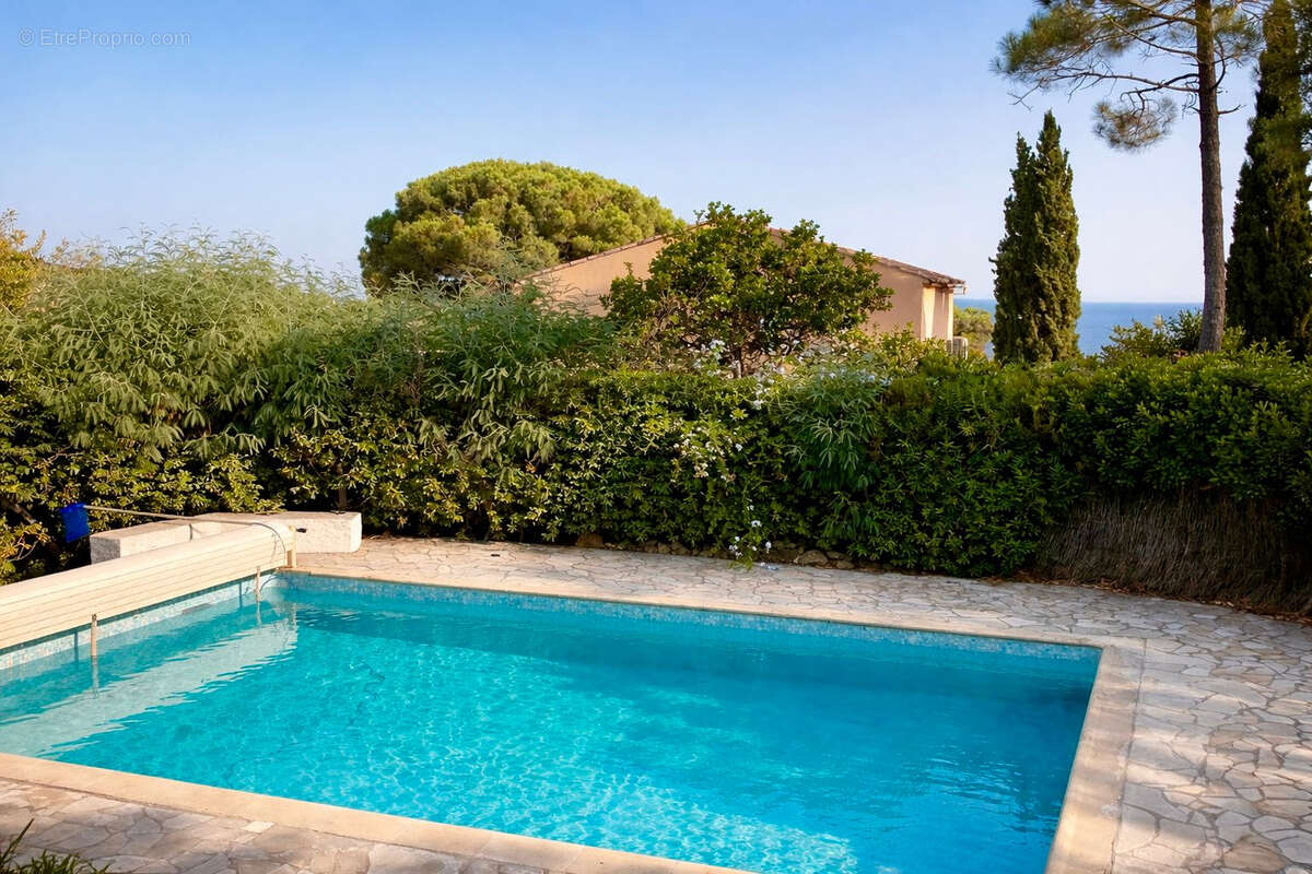 À vendre villa de 140m², 7pièces comprenant 5 chambres avec piscine, située aux issambres - photo 18