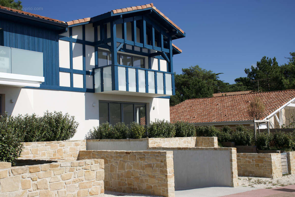 Appartement t3 - deux pas de l'ocean - vue dune & pyrenees - photo 2