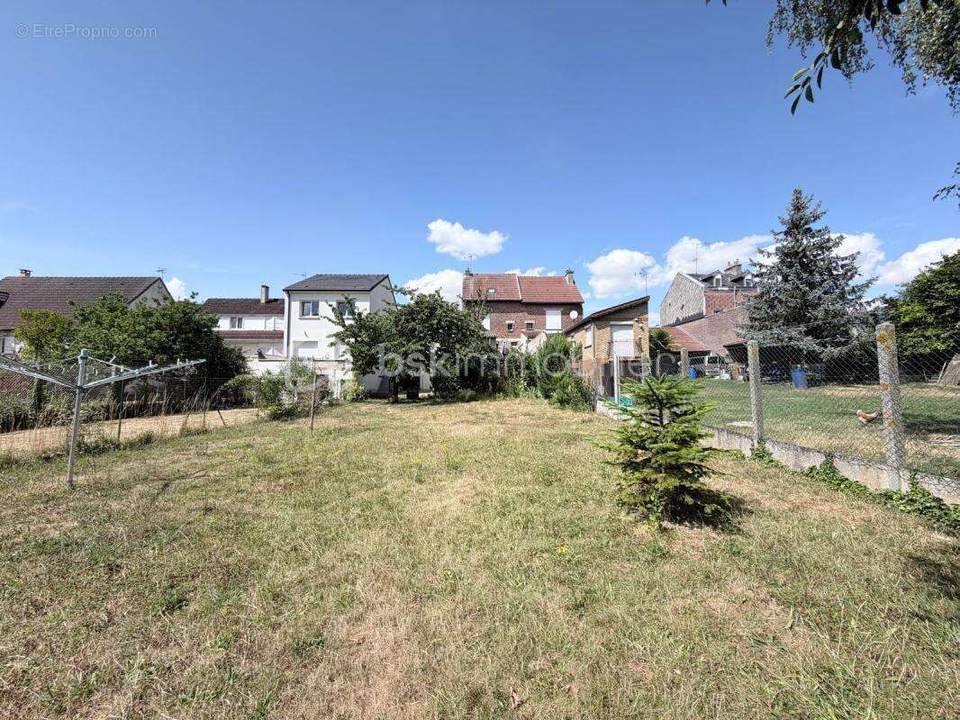 Maison familiale de 107 m² avec garage, jardin et dépendances à Saint-Quentin - photo 11
