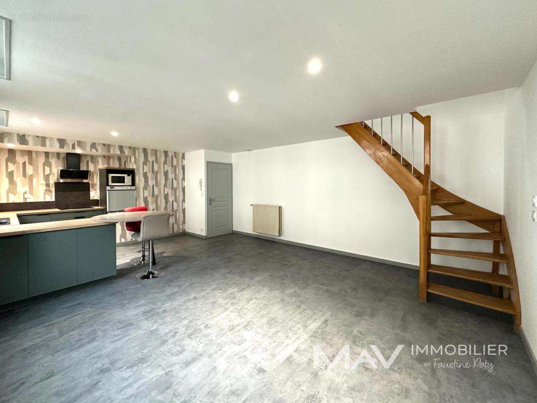 Saint-omer - appartement en triplex renove de 76,60m² - photo 4