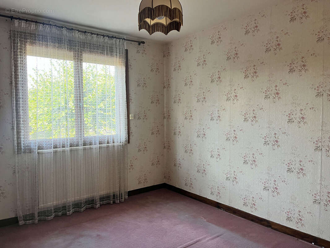 Maison à SAINT-DENIS-DE-L&#039;HOTEL