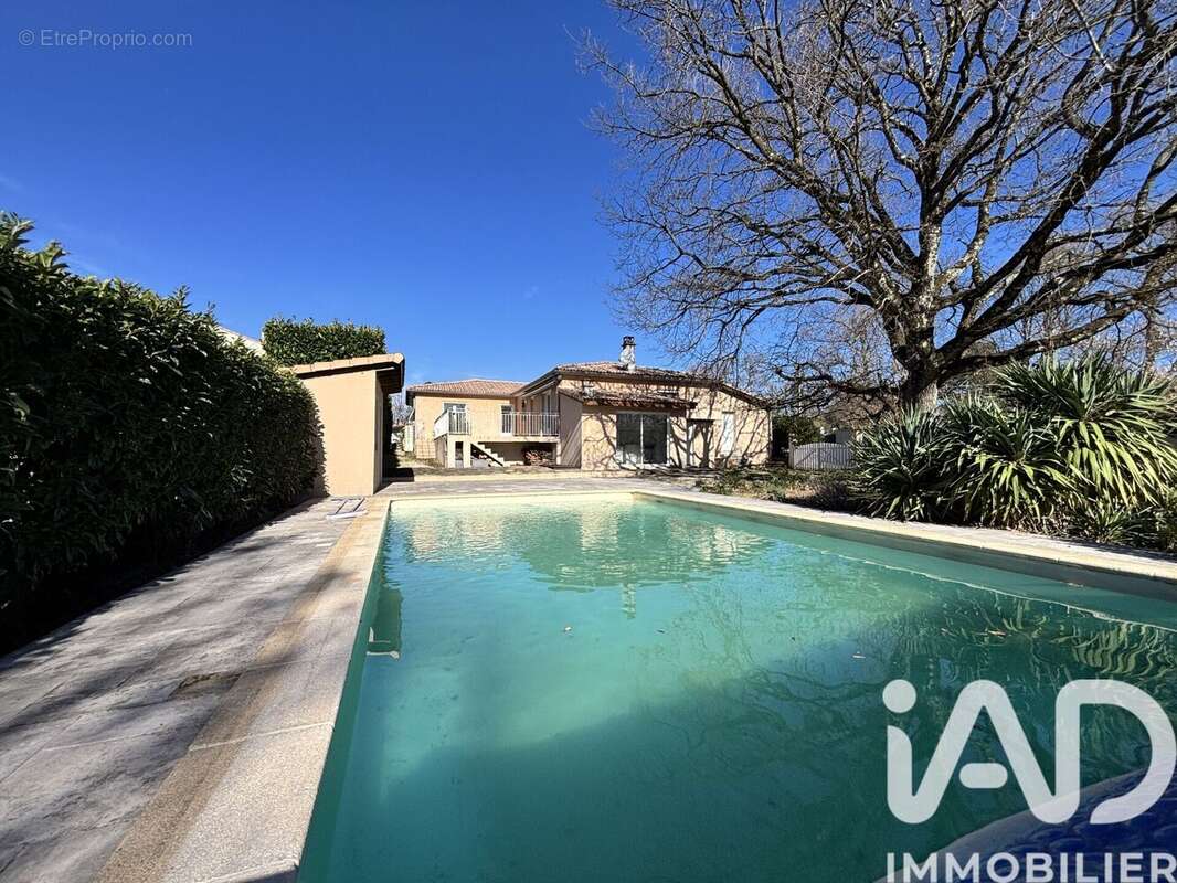 Maison 127 m² à Saint-Julien-Du-Serre  - photo 7