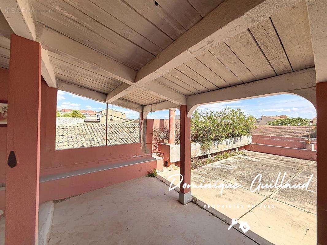 Nîmes Arènes -Duplex 5 piècès 173 m2 avec terrasse et loggia de 50m2 - photo 3