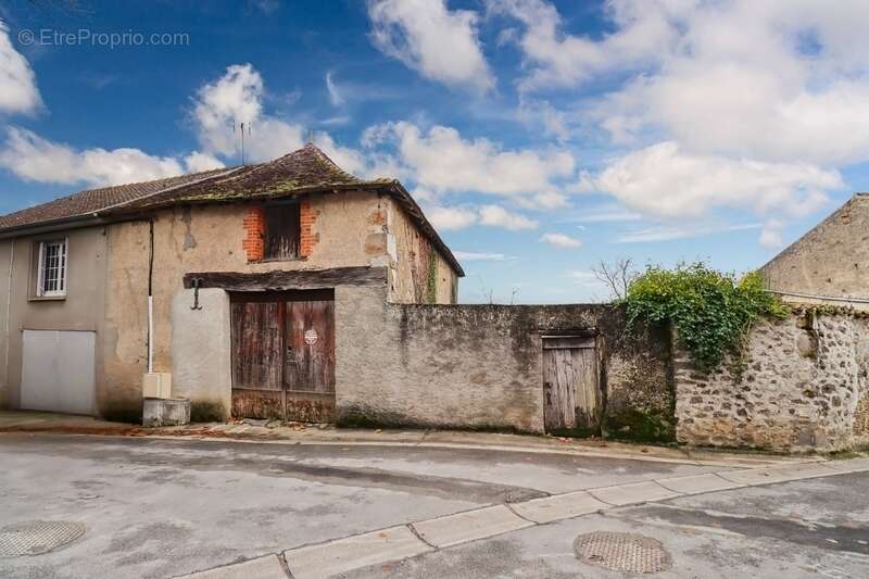 Maison à MAGNAC-LAVAL