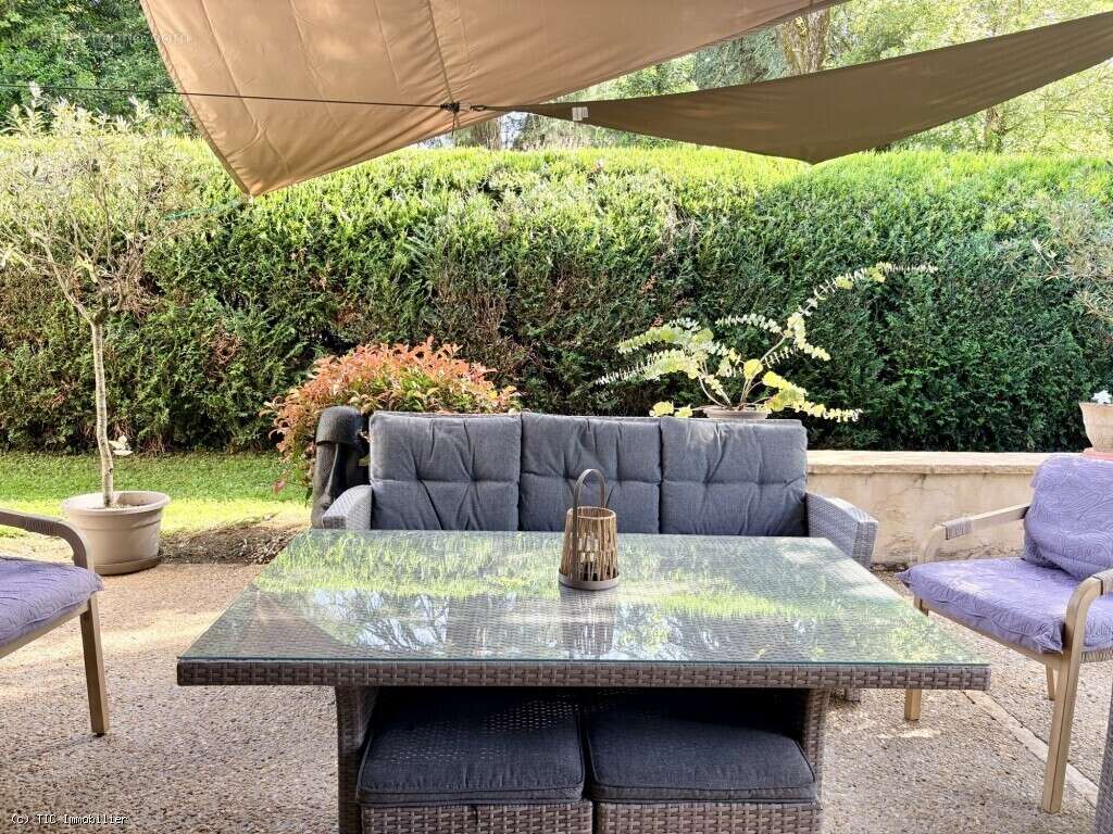 Maison contemporaine de 105 m² avec grand jardin arboré et piscine chauffée - photo 11