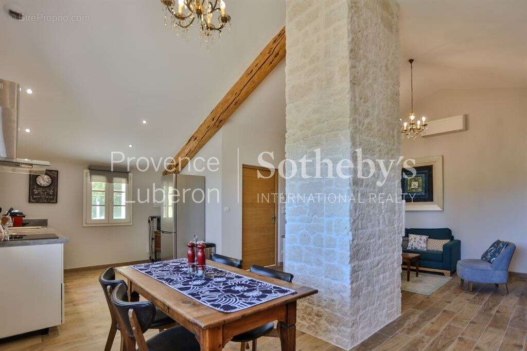 Maison à PERNES-LES-FONTAINES