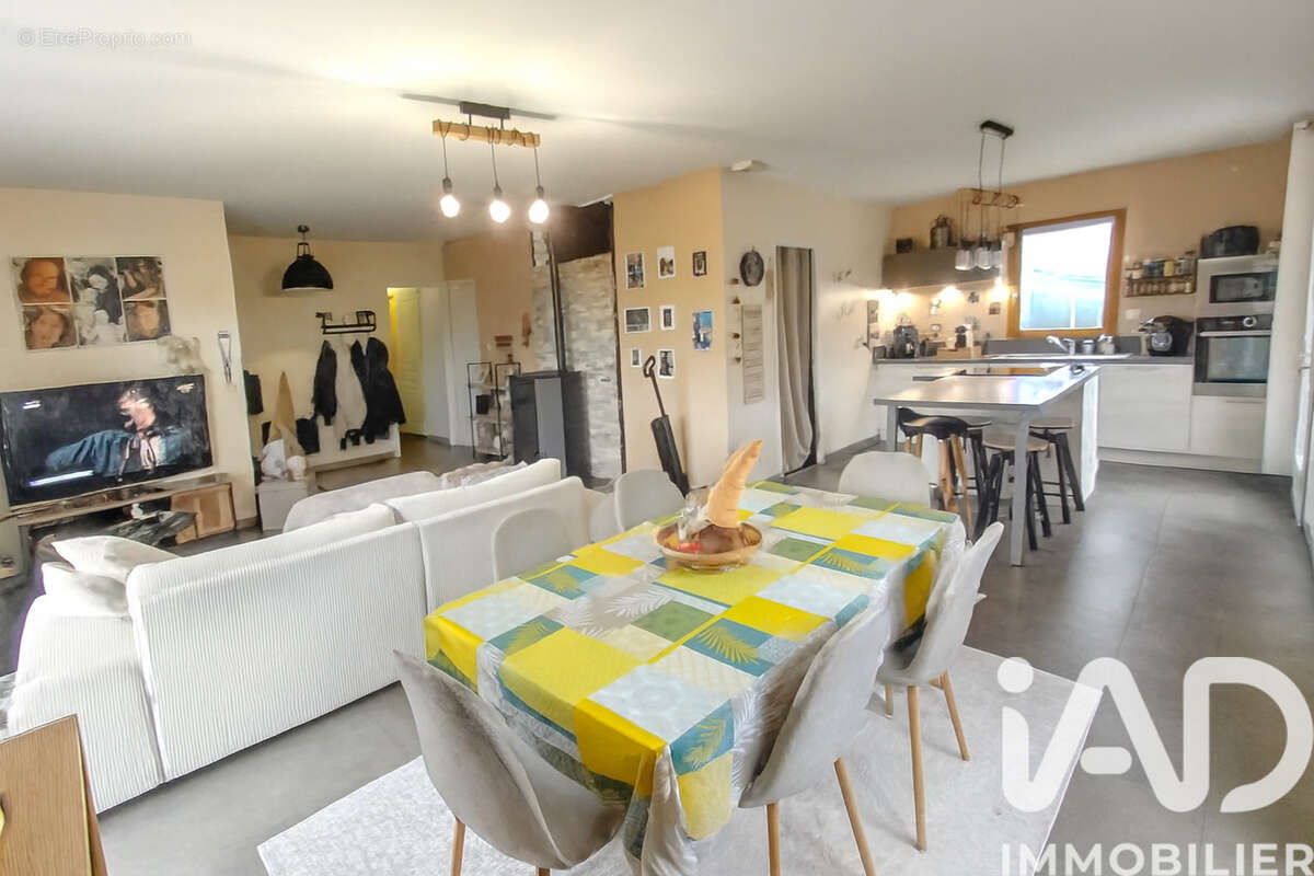 Photo 2 - Maison à SAINT-CHRISTO-EN-JAREZ