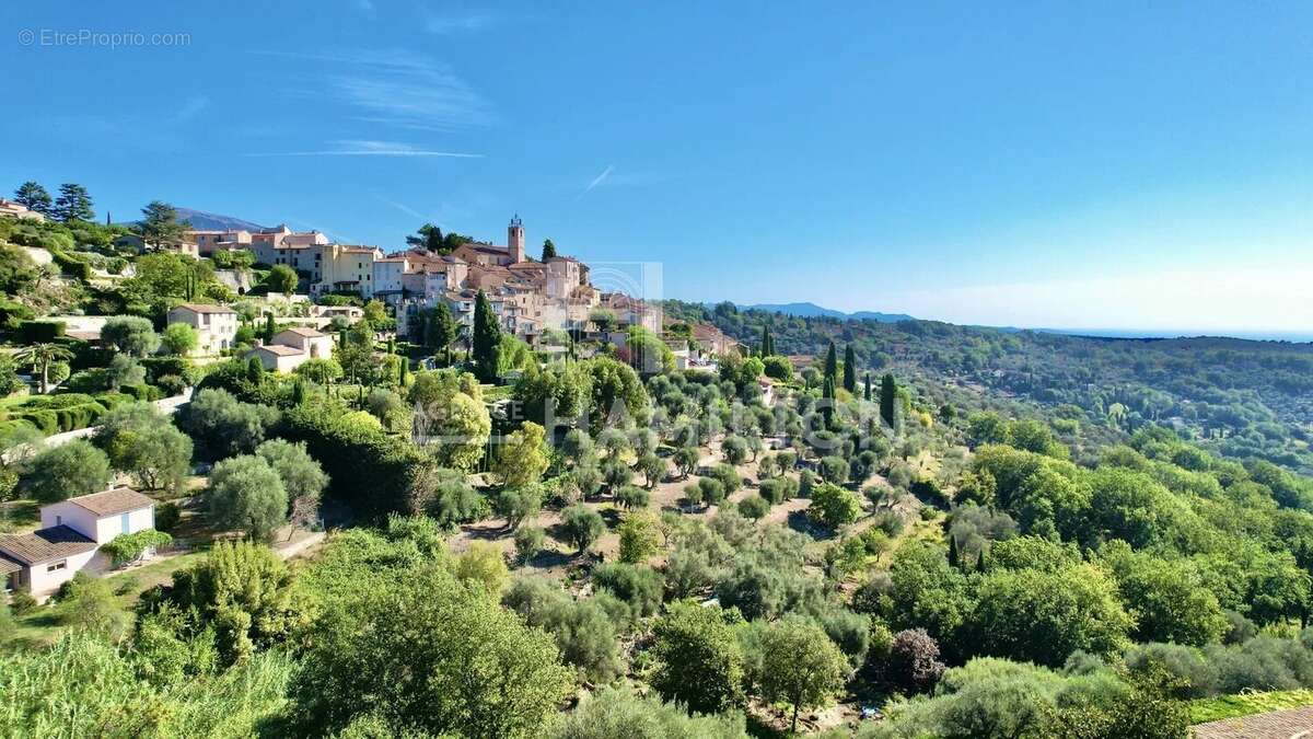 Maison à CHATEAUNEUF-GRASSE