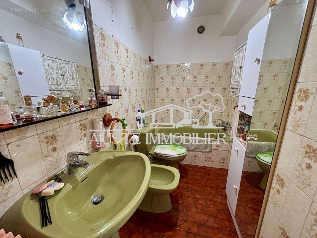 Appartement à MARSEILLE-5E