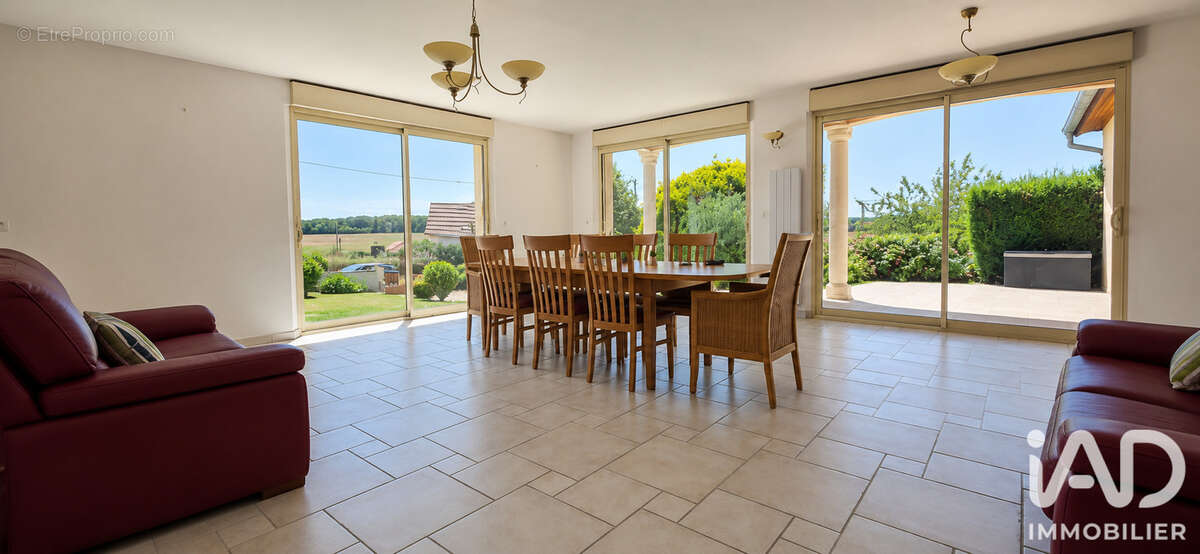 Maison 157 m² à Clessy  - photo 4