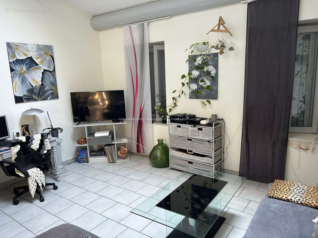 Appartement 268 m² à Valreas  - photo 2