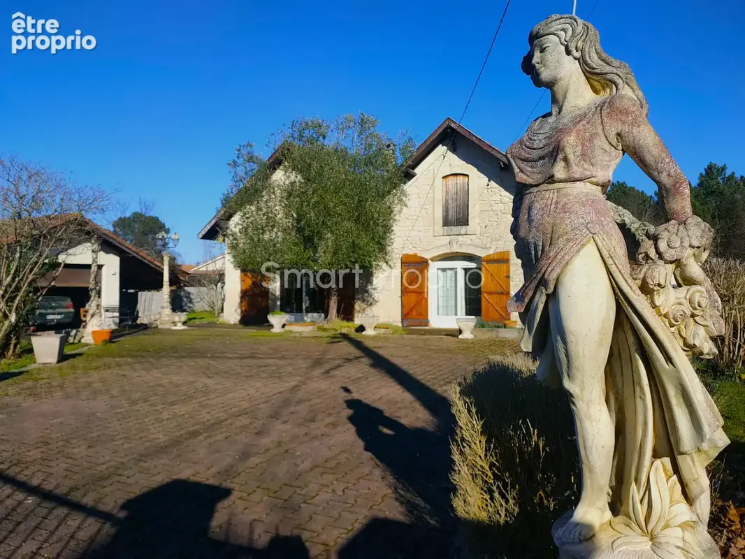 Photo Maison à Saint-Yzan-De-Soudiac au prix de 262 000€