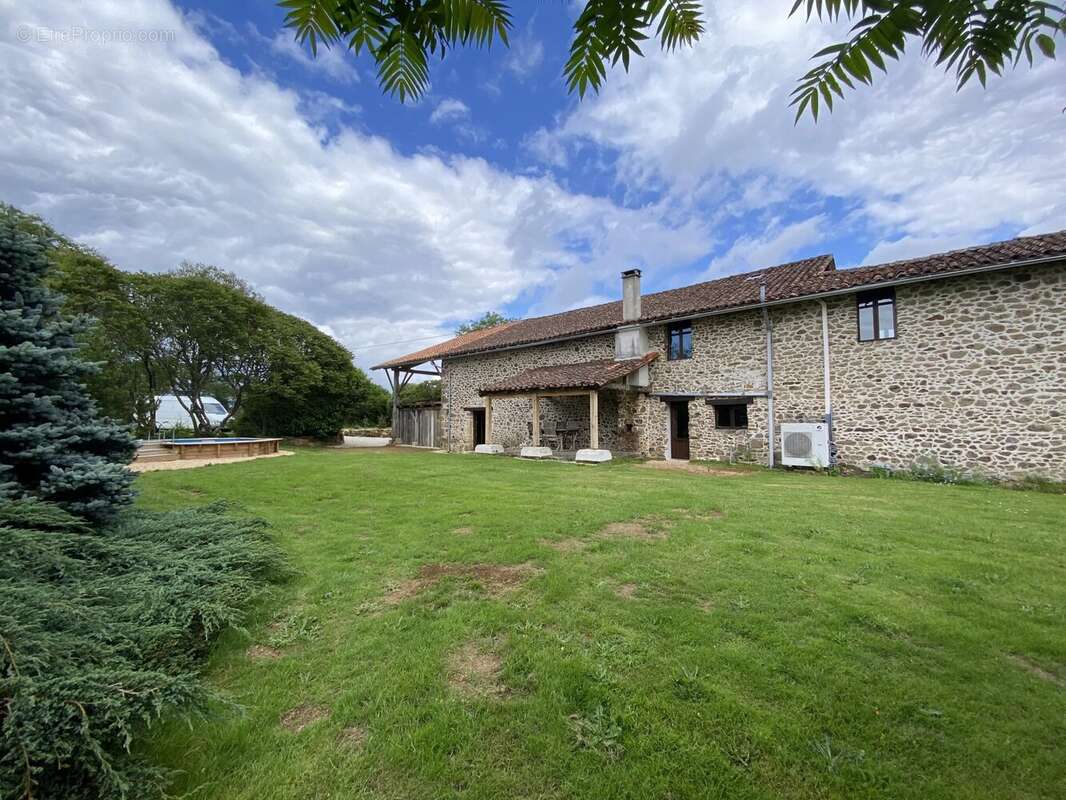 Maison de caractère de 4 chambres en pleine campagne,  avec près de 2ha de terrain attenant - photo 12