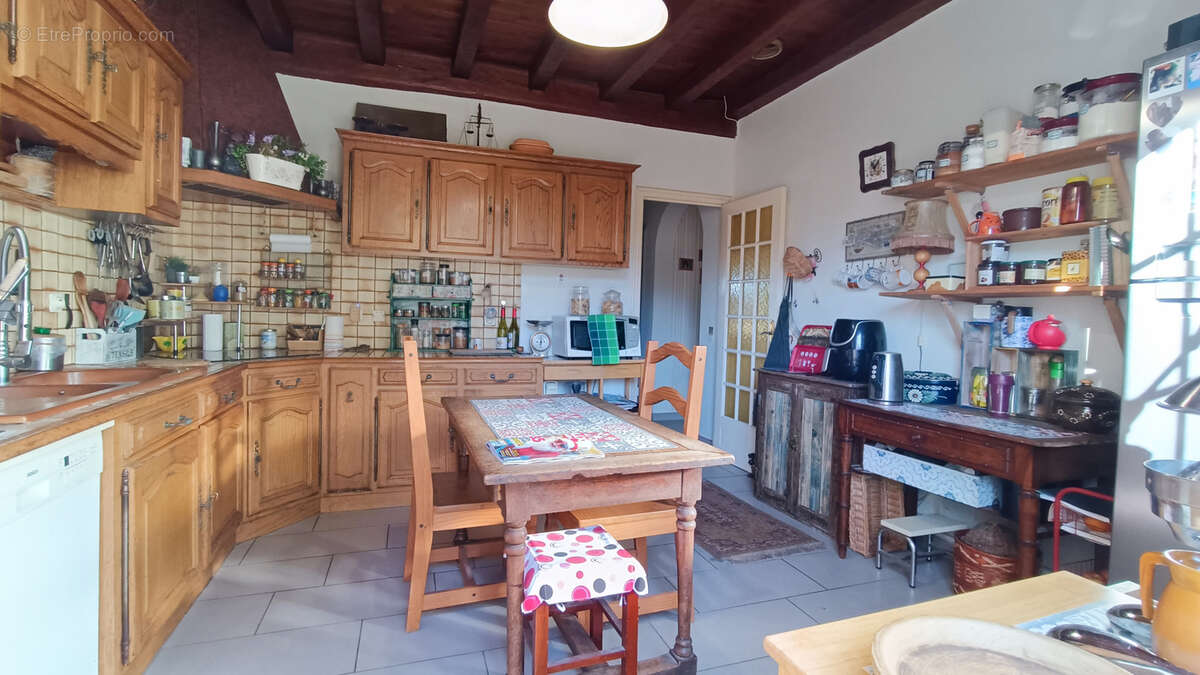 Maison à LA CHAPELLE-GONAGUET