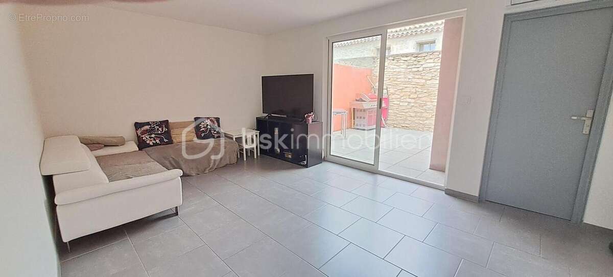 Appartement à UCHAUD