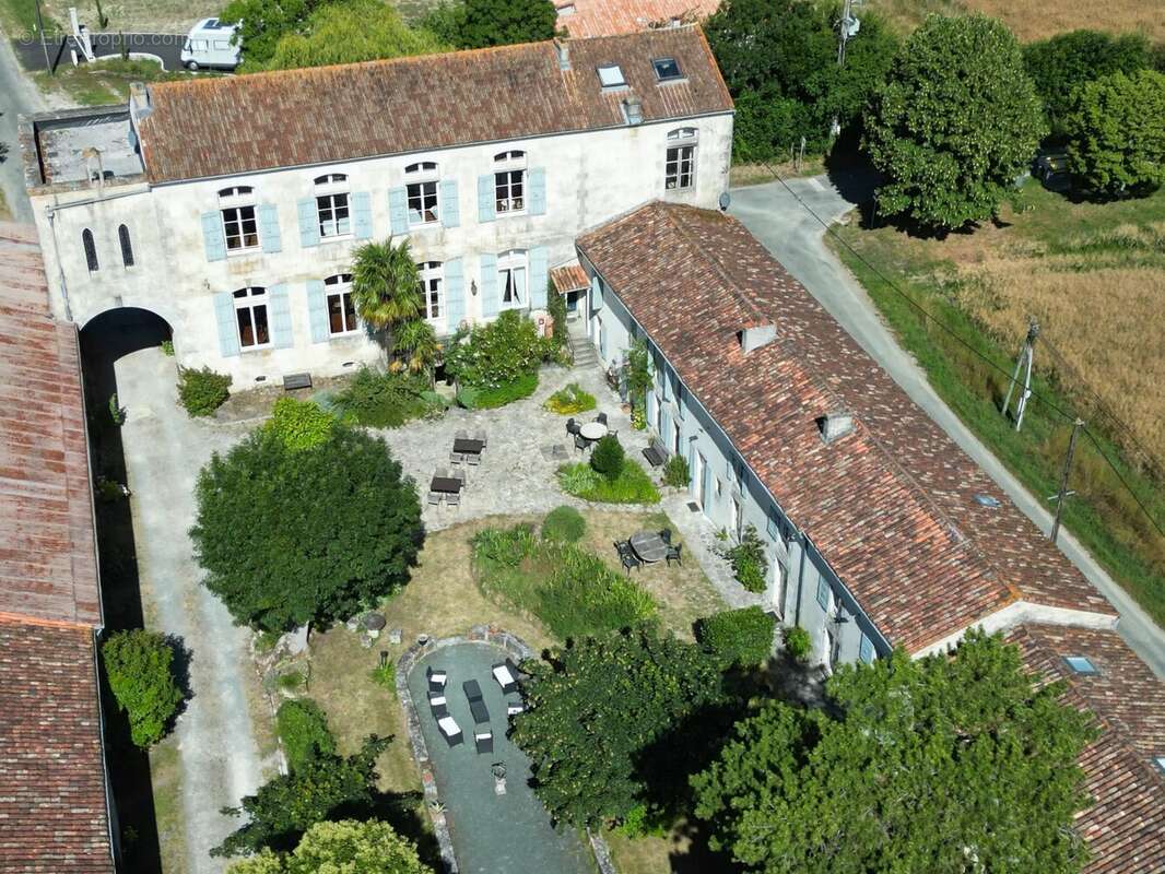 Superbe manoir, chapelle et 7 gîtes en bordure d'un village animé - photo 10