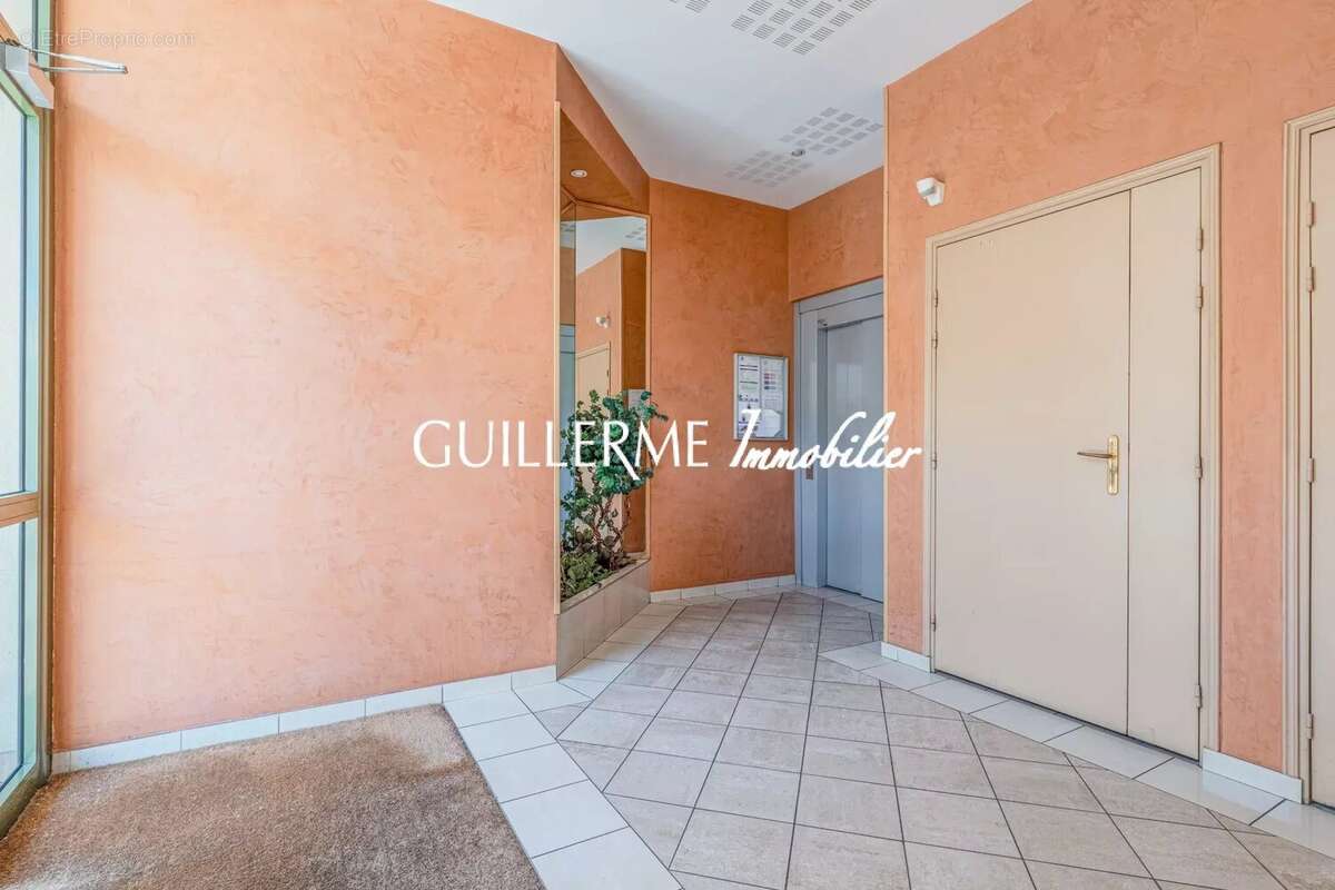 Villeurbanne - Appartement T2, Loggia - photo 10