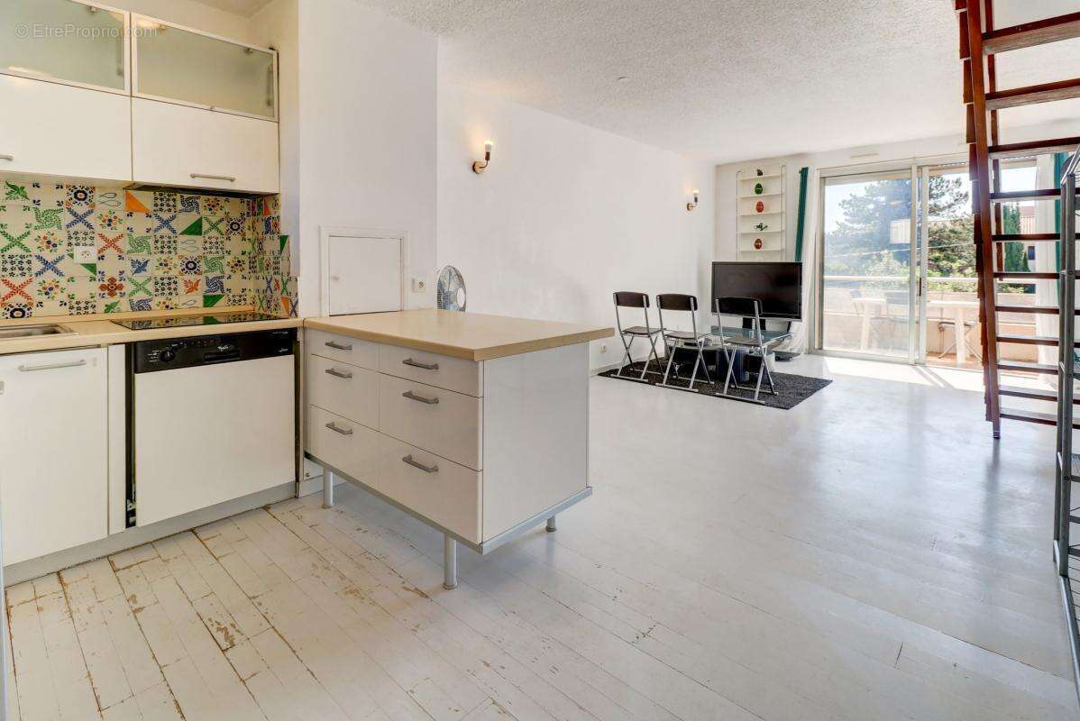 Appartement à SAINT-LAURENT-DU-VAR