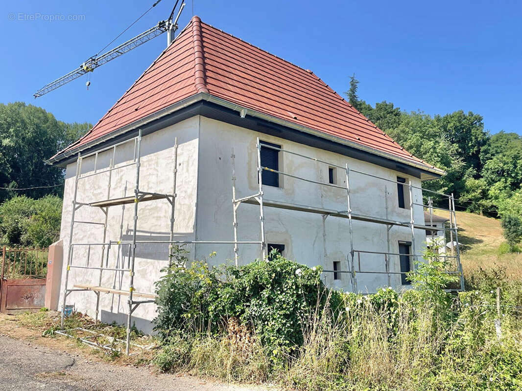 Maison de 90 m² à SAINT-CHEF (intérieur à rénover) - photo 3