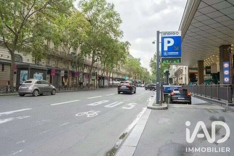 Parking 14 m² à Paris-9e  - photo 2
