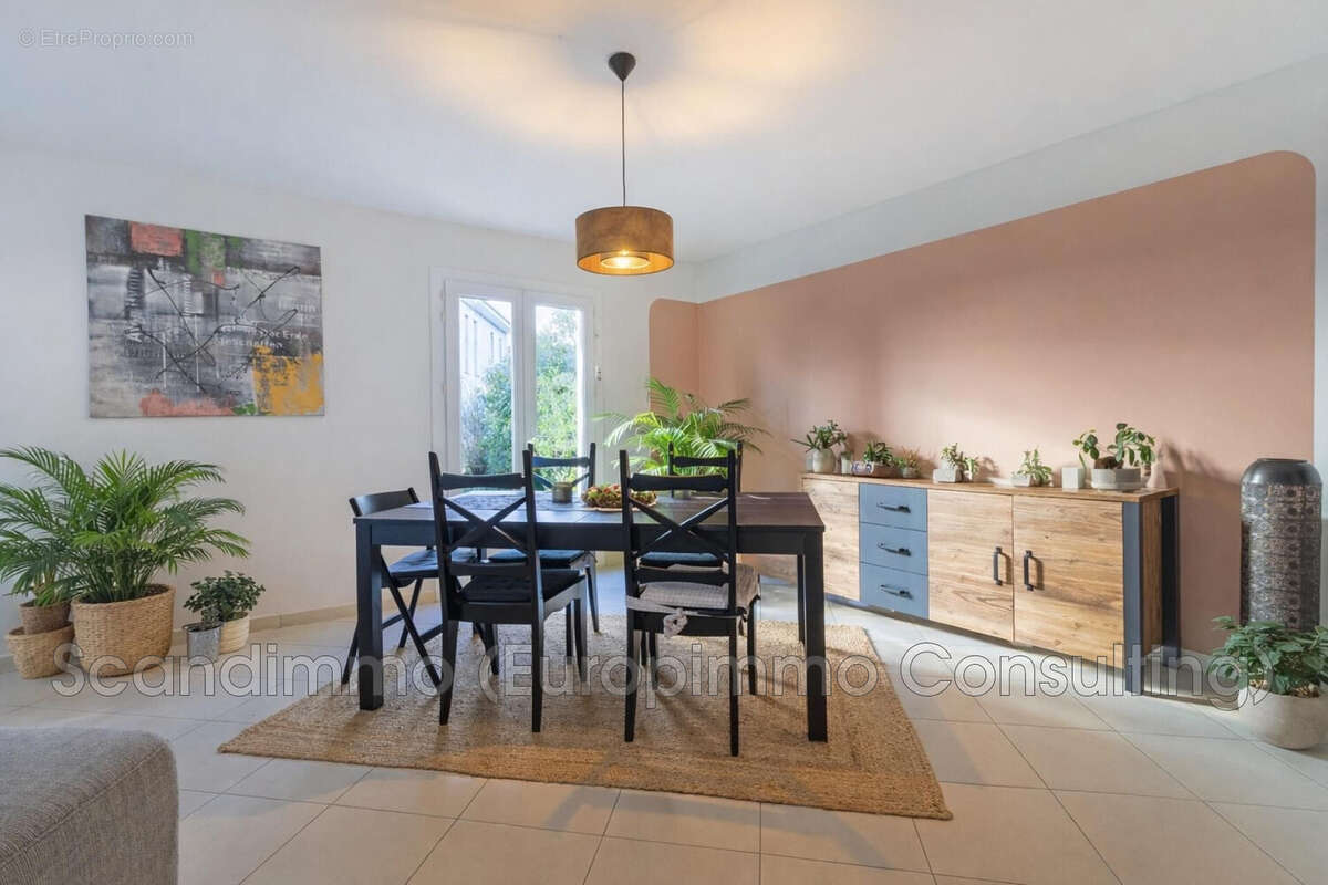 Maison à ROQUEBRUNE-SUR-ARGENS