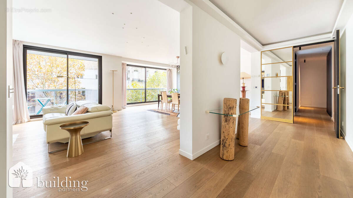 Appartement à PARIS-16E