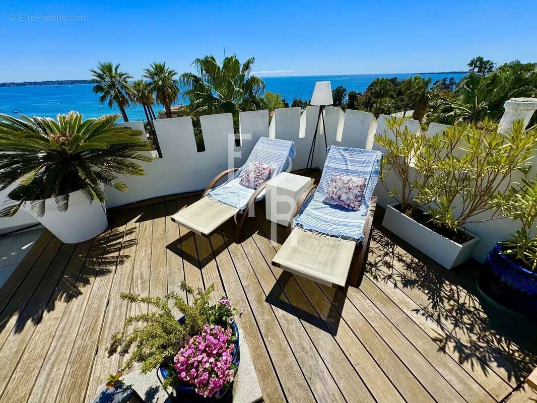 Appartement à VALLAURIS
