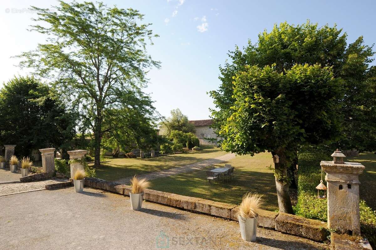 Magnifique logis du XVIIème siècle - photo 3