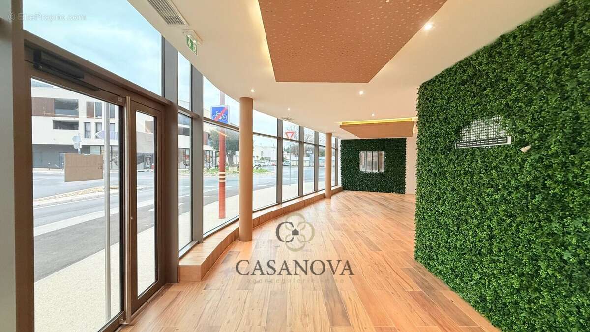 Bureaux neufs 110 m² lumineux avec parkings  Baillargues  Immeuble récent - photo 5