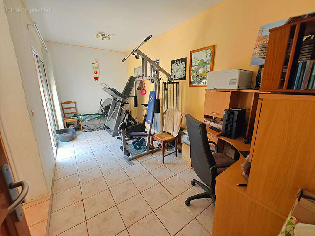 Toulon ouest limite le revest villa de 141 m² sur 3 500 m² de terrain paysagé avec piscine vue dégagée sur le mont faron calme a - photo 13