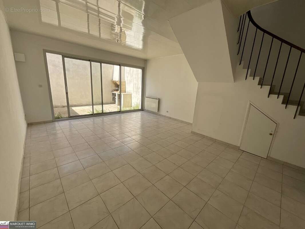 Agréable maison de ville T4 offrant 83 m² avec terrasse de 13 m², au calme sur Béziers Font-Neuve. - photo 2
