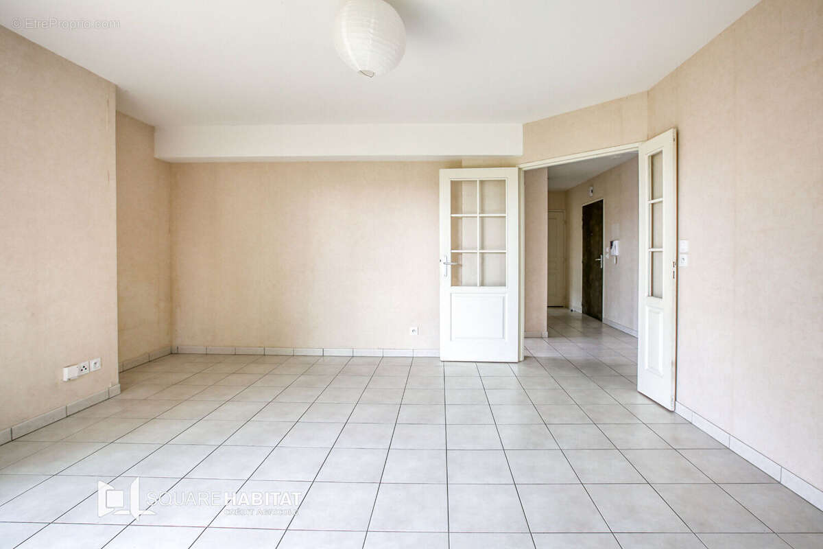 Appartement à AVRILLE