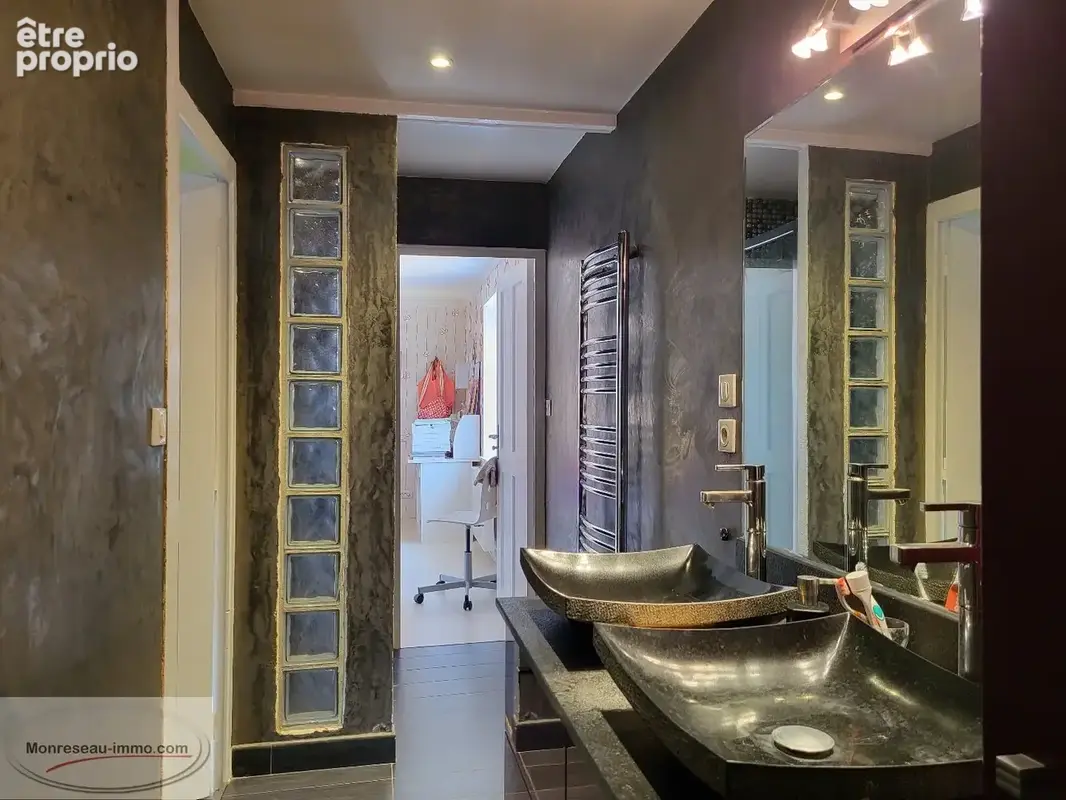 Propriete familiale avec caveau de 60m² ! - photo 12