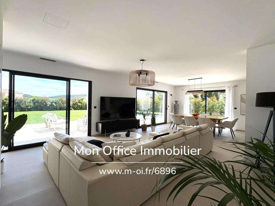 Maison à VENTABREN