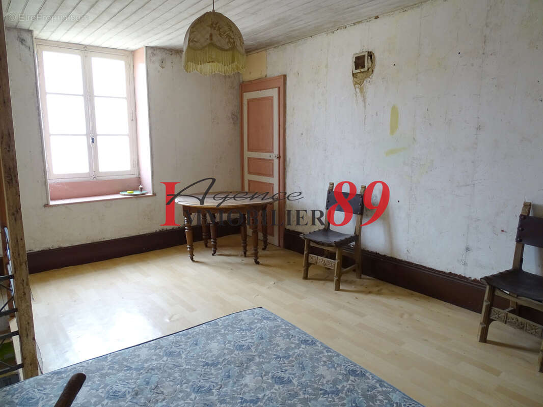 Maison à MONTIGNY-SUR-AUBE