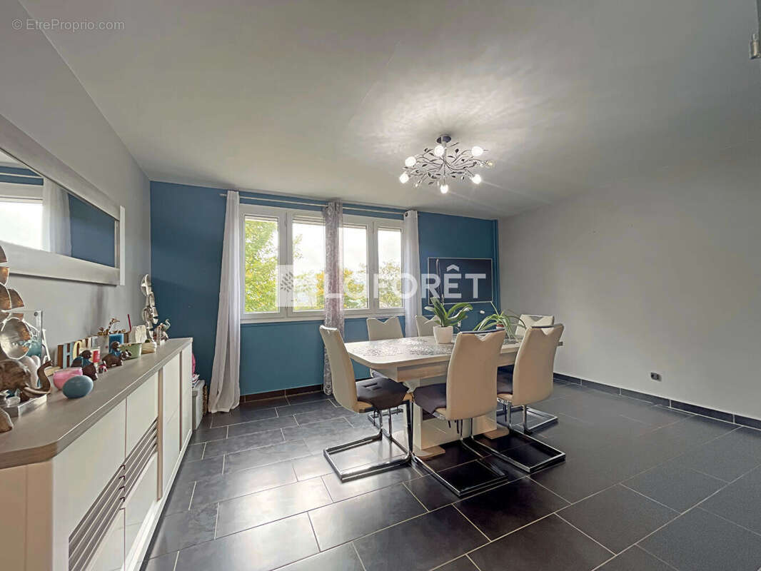 Appartement à LE CHAMBON-FEUGEROLLES