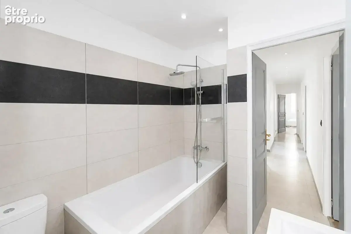 Maison de 6 pièces de 130 m² à Lapeyrouse-Mornay - photo 20